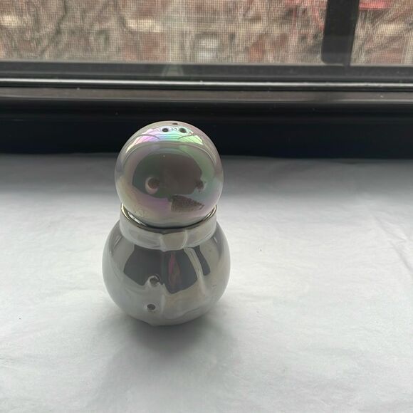 ❤️ Two-in-One Snowman Salt and Pepper Shaker - the most adorable set I’ve seen! - Picture 3 of 5